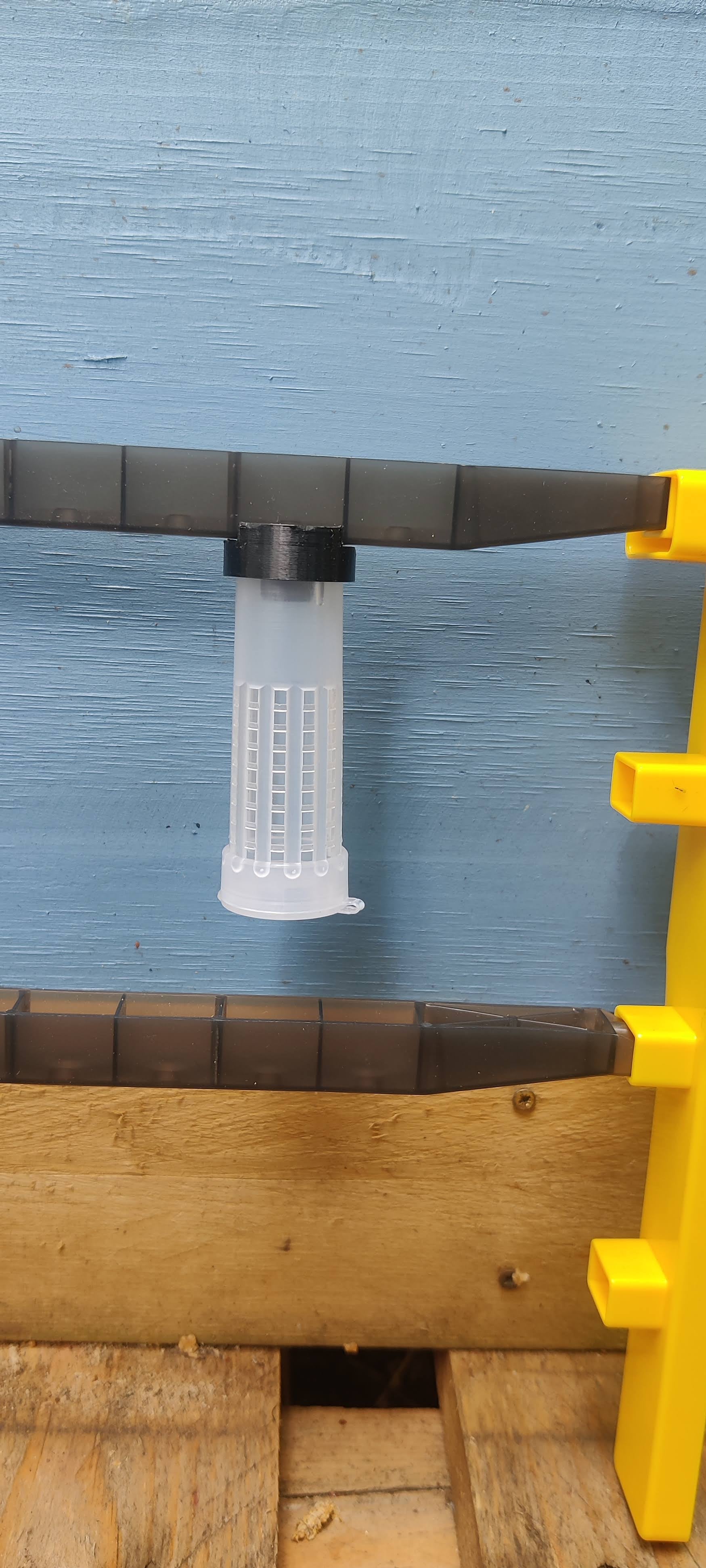 Nicot roller cage secured to a jzbz frame by the adapter